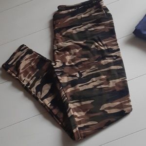 Camouflage leggings (SOLD)